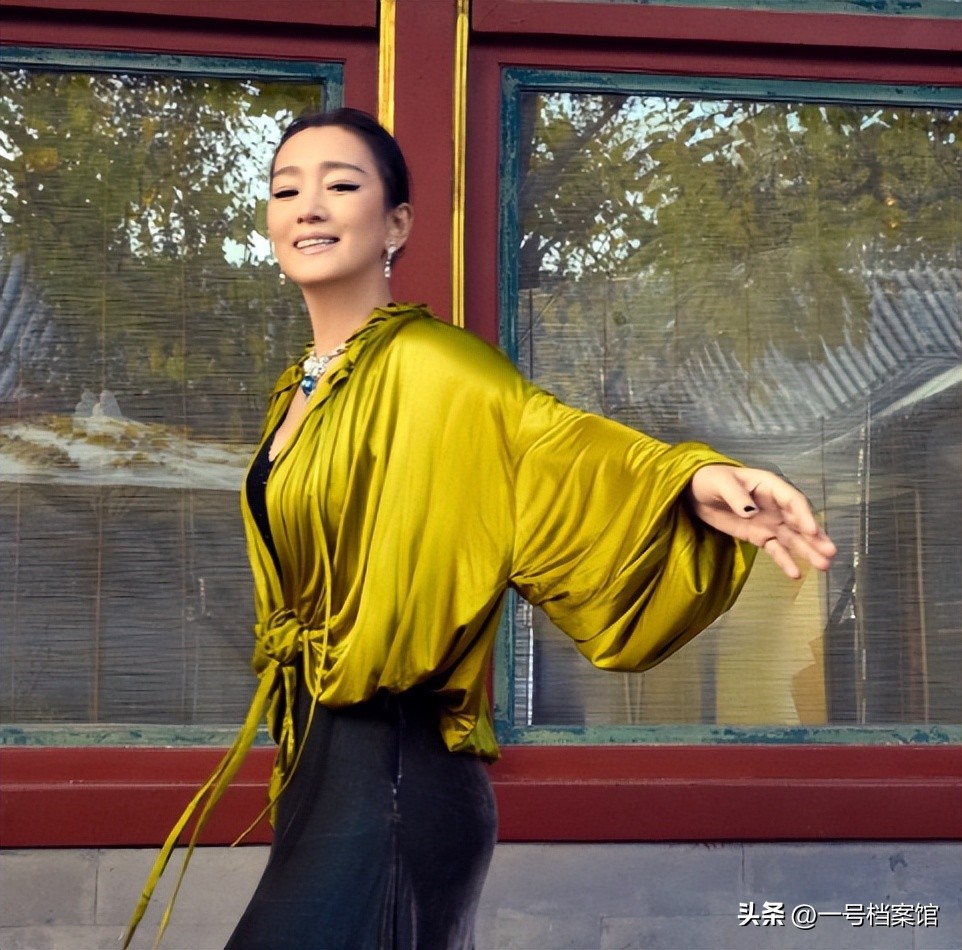 歲月不饒人?59歲大咖影后「無修圖照盡顯老態」 放大看「明顯垂下來」網嚇壞:以為是隔壁大媽