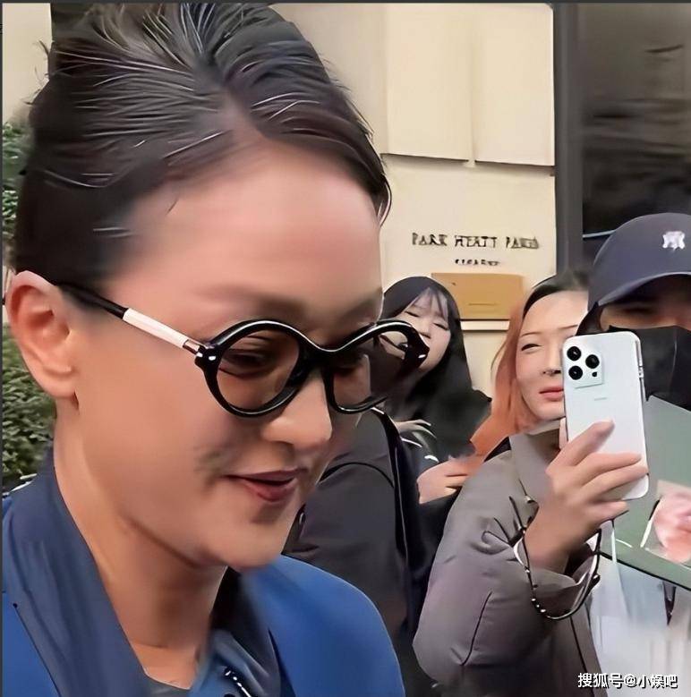 離婚後單身無子!51歲金馬影后「素顏現身活動」 滿頭白髮老態「昔日童顏崩壞」網全認不出...