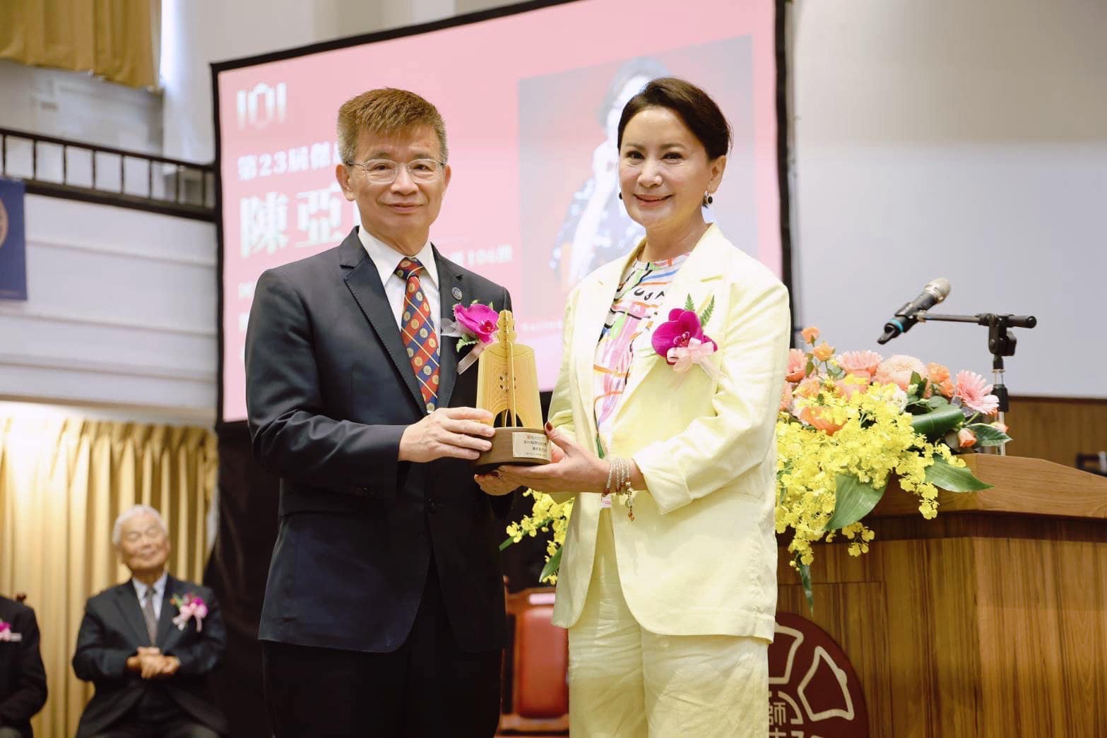 勇奪影帝名揚國際！60歲陳亞蘭「又傳出新身分」　粉絲驚叫「善良跟努力都被看見」