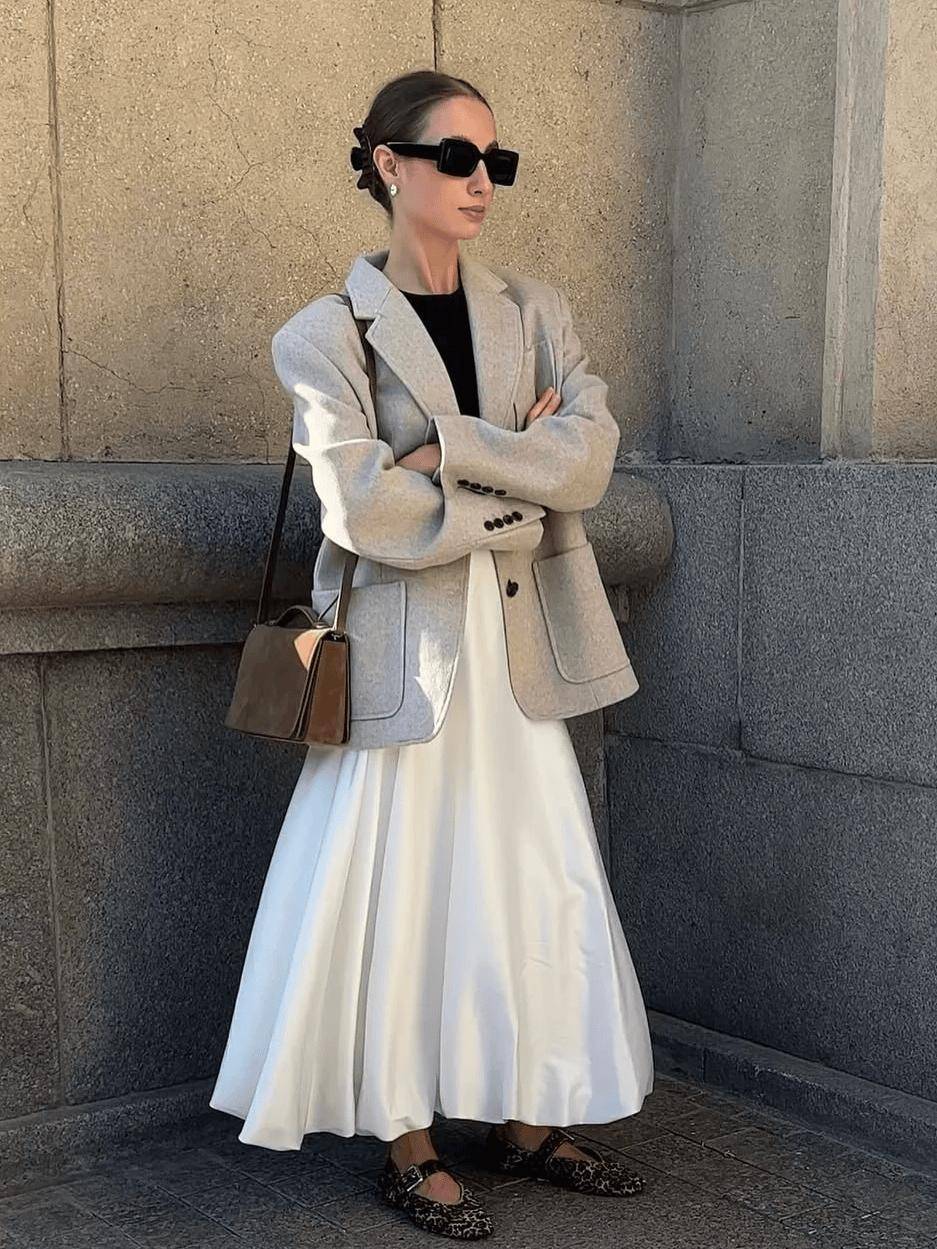 又流行回來了！今年秋冬女人「只需要一件裙＋一雙鞋」：優雅時髦又舒服❤️