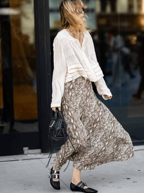 又流行回來了！今年秋冬女人「只需要一件裙＋一雙鞋」：優雅時髦又舒服❤️