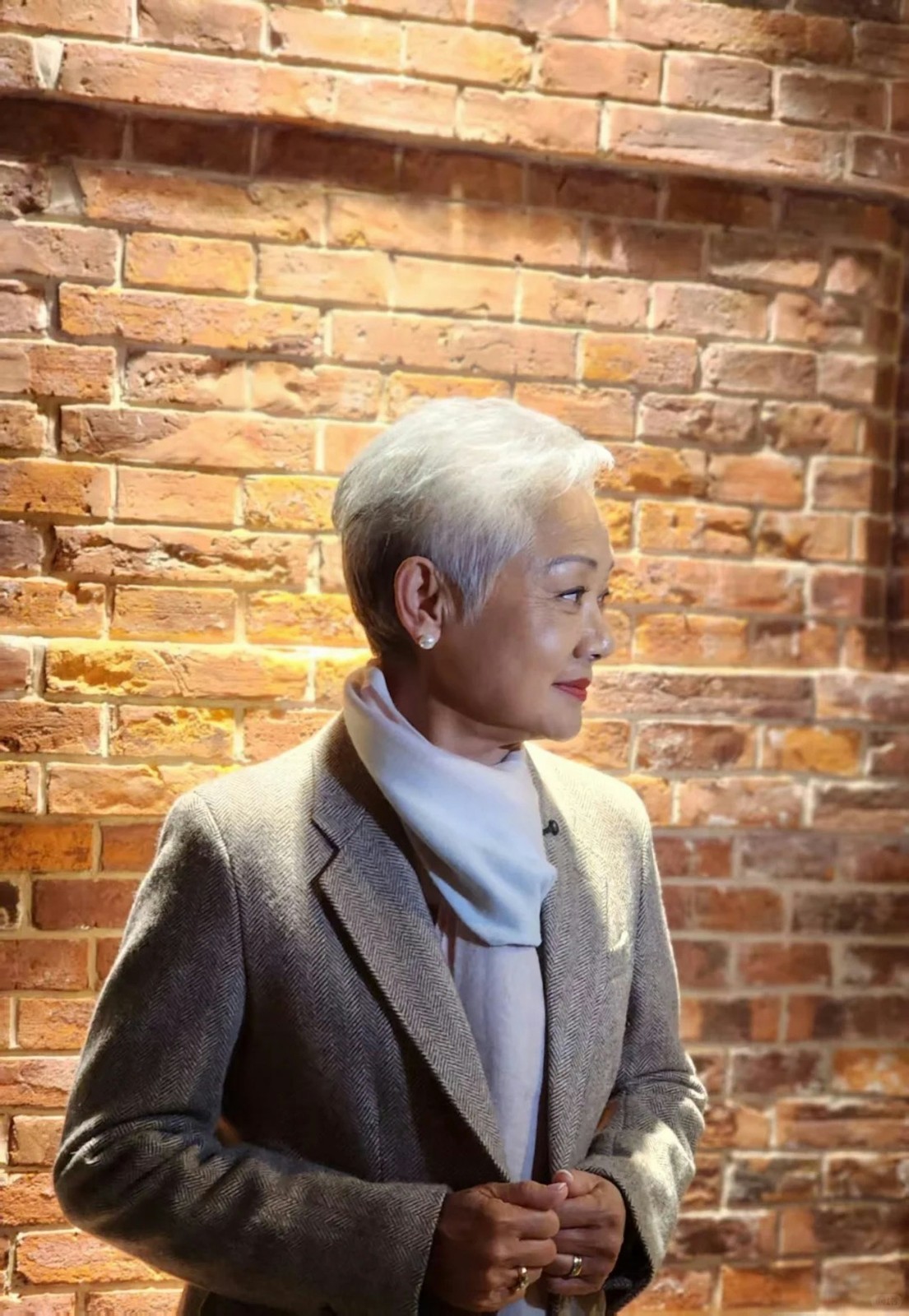 靠經典傳唱一世!78歲殿堂級歌后「罹患乳癌+憂鬱症」噩耗不斷 如今浴火重生「頂白髮優雅露面」1番話惹哭粉絲