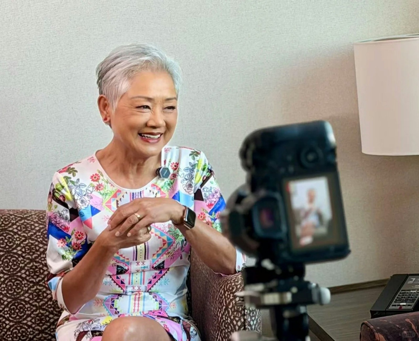 靠經典傳唱一世!78歲殿堂級歌后「罹患乳癌+憂鬱症」噩耗不斷 如今浴火重生「頂白髮優雅露面」1番話惹哭粉絲