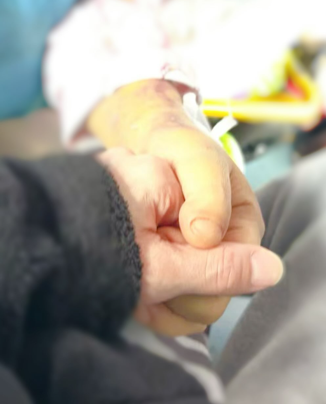 資深男星愛妻病危「陸醫院迅速找到肝」!器官來源遭質疑「他親自發聲曝真相」