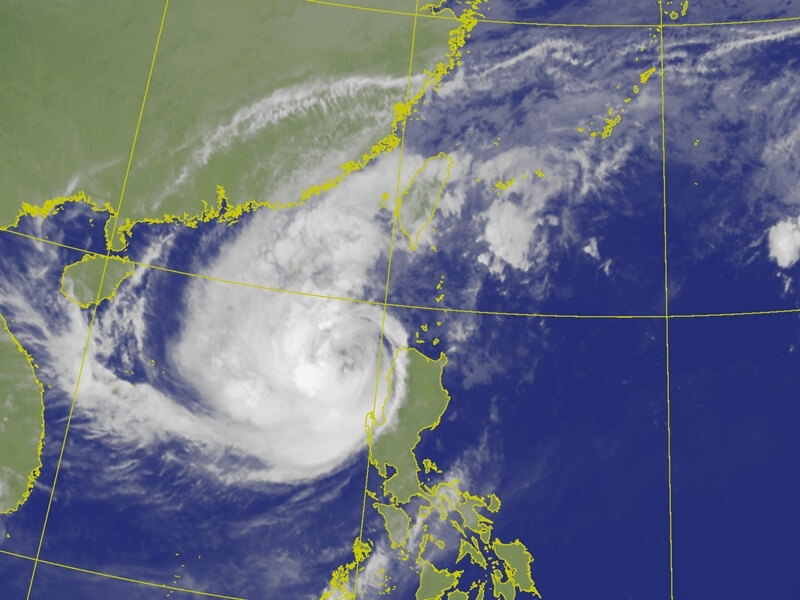 預測停班停課失敗！台大學生「認輸送300份雞排珍奶」　驚見學長姊「留言曝真相」：我們都不敢