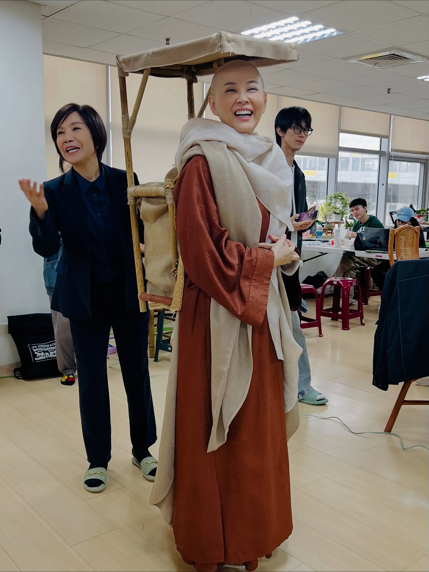 53歲本土劇一姐「突震撼落髮出家」！含淚坦言「已獲媽媽同意」：回不去了...