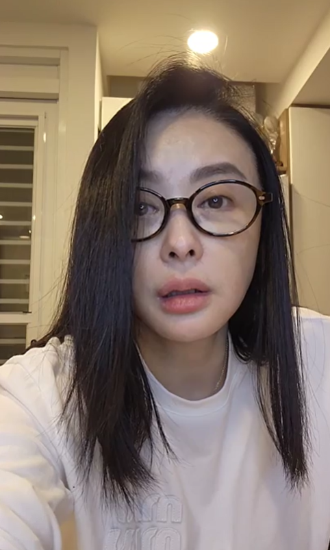 嫁小15歲尪！蕭淑慎結婚8周年「鏡頭前曬全身瘀青」　疑遭家暴她嘆：「不停問自己發生什麼？」