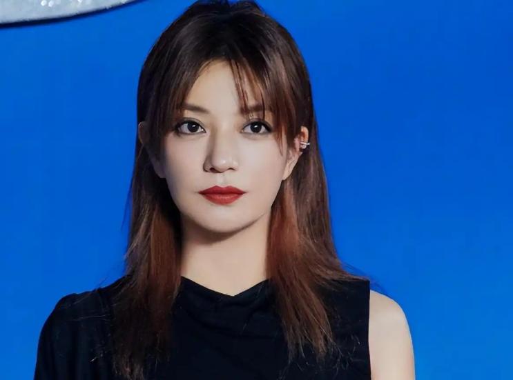 被封殺4年!49歲趙薇「突傳胃癌離世」 婚姻事業全無「淡出後蹤跡曝光」粉絲嚇哭:走的是她...