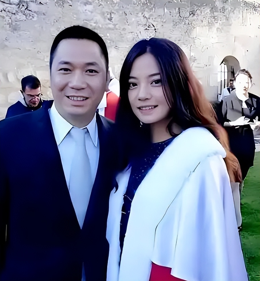 被封殺4年!49歲趙薇「突傳胃癌離世」 婚姻事業全無「淡出後蹤跡曝光」粉絲嚇哭:走的是她...