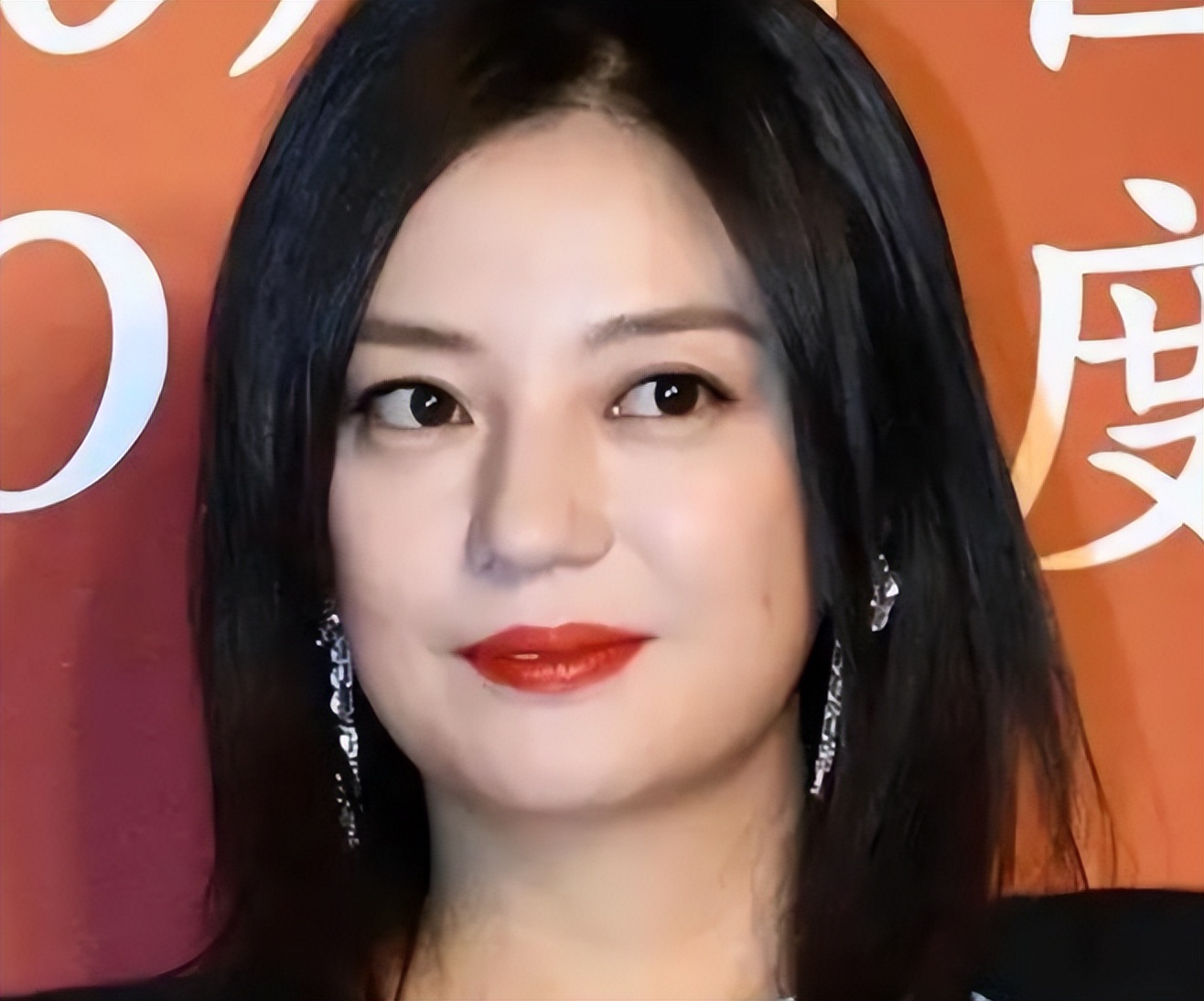 被封殺4年!49歲趙薇「突傳胃癌離世」 婚姻事業全無「淡出後蹤跡曝光」粉絲嚇哭:走的是她...