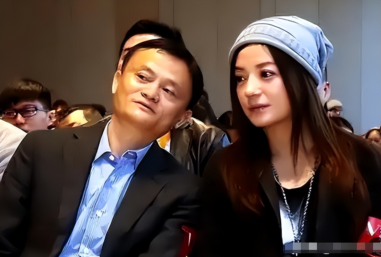 被封殺4年!49歲趙薇「突傳胃癌離世」 婚姻事業全無「淡出後蹤跡曝光」粉絲嚇哭:走的是她...