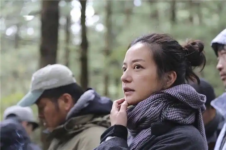 被封殺4年!49歲趙薇「突傳胃癌離世」 婚姻事業全無「淡出後蹤跡曝光」粉絲嚇哭:走的是她...