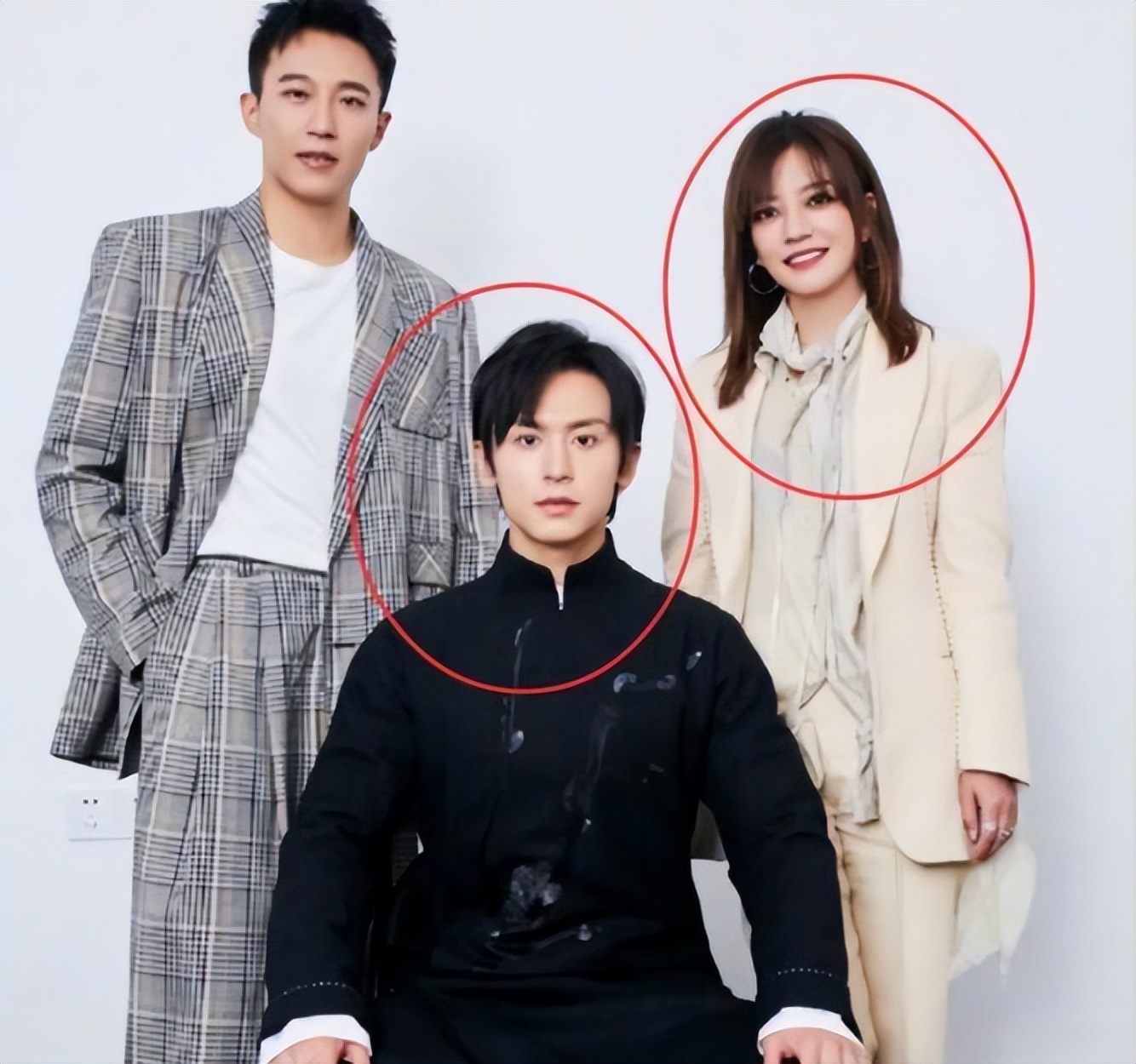 被封殺4年!49歲趙薇「突傳胃癌離世」 婚姻事業全無「淡出後蹤跡曝光」粉絲嚇哭:走的是她...