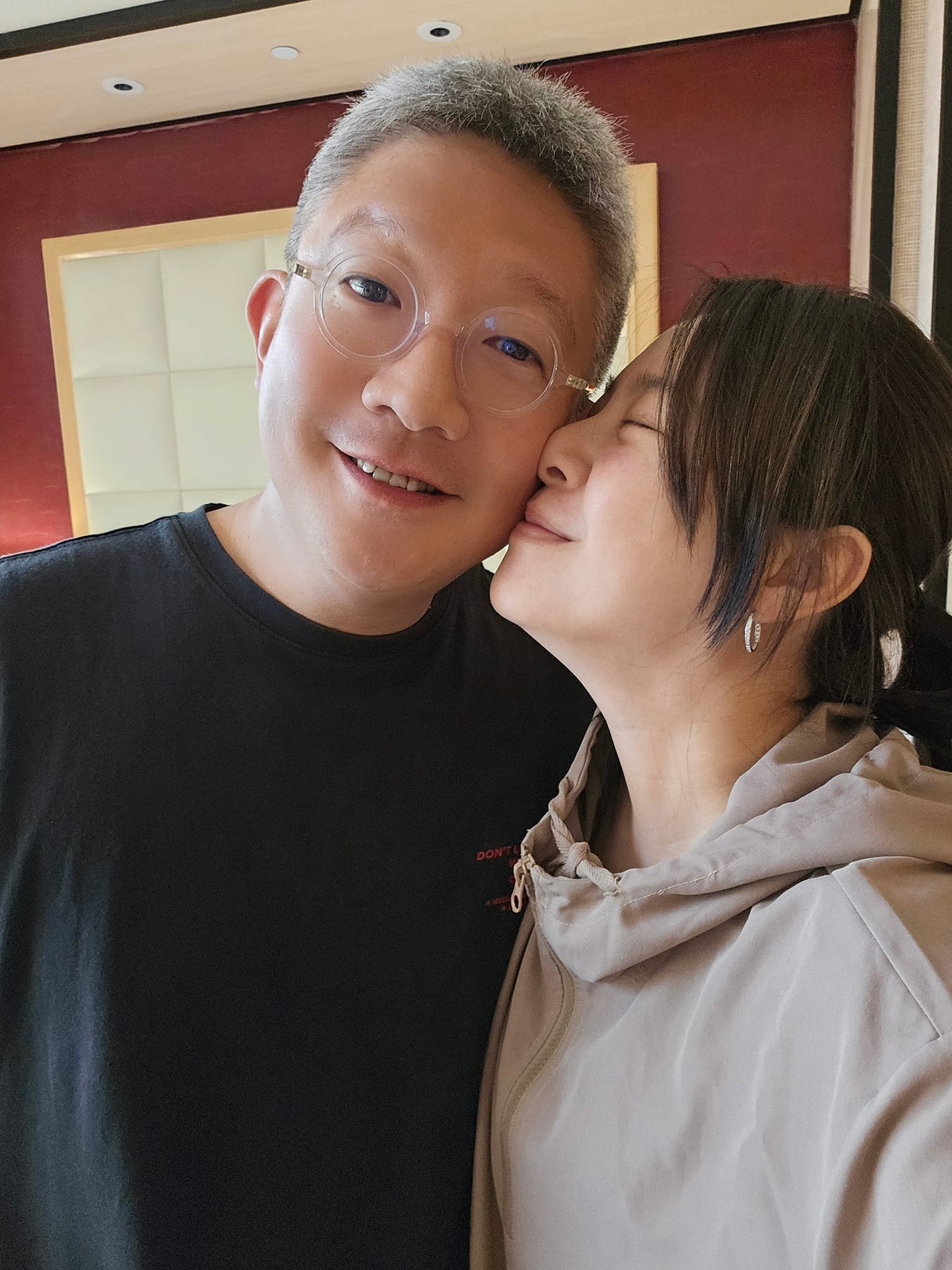 黃小柔老公出事了！緊急動手術「裝心臟支架續命」　她曝「已規劃好後事」：已簽放棄急救書