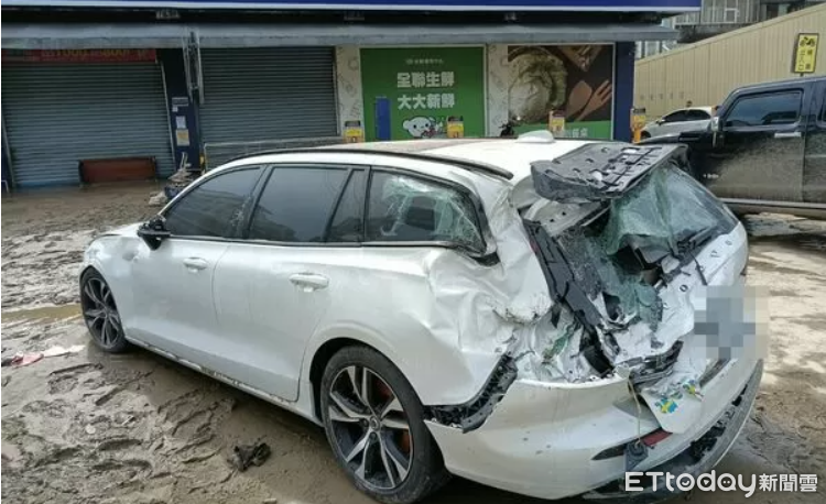 國軍救災「壓毀2台民車」！卓榮泰強硬回應「跟他一人賠一台」賠償金額曝光