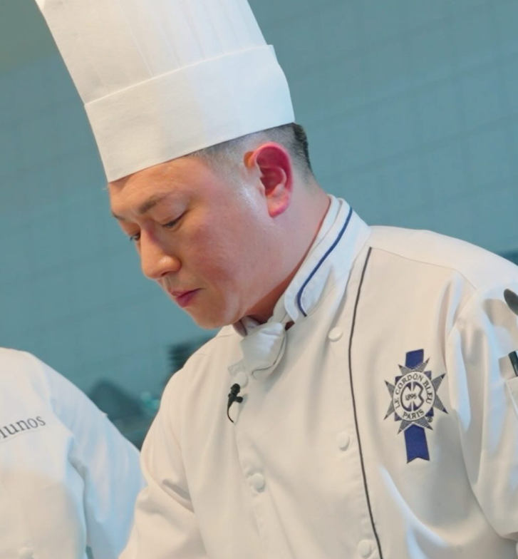 曾靠神顏迷倒無數人！昔日帥氣小生「沉寂多年被巧遇」　明顯發福「凸肚藏不住」網全認不出