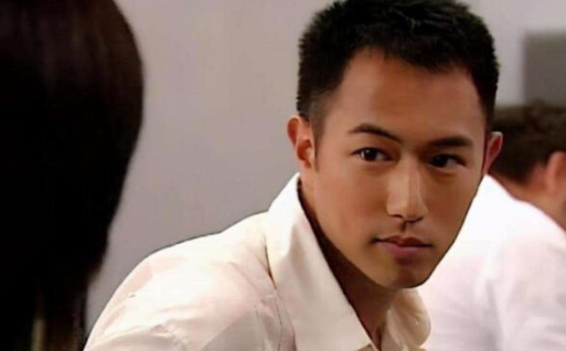 曾靠神顏迷倒無數人！昔日帥氣小生「沉寂多年被巧遇」　明顯發福「凸肚藏不住」網全認不出