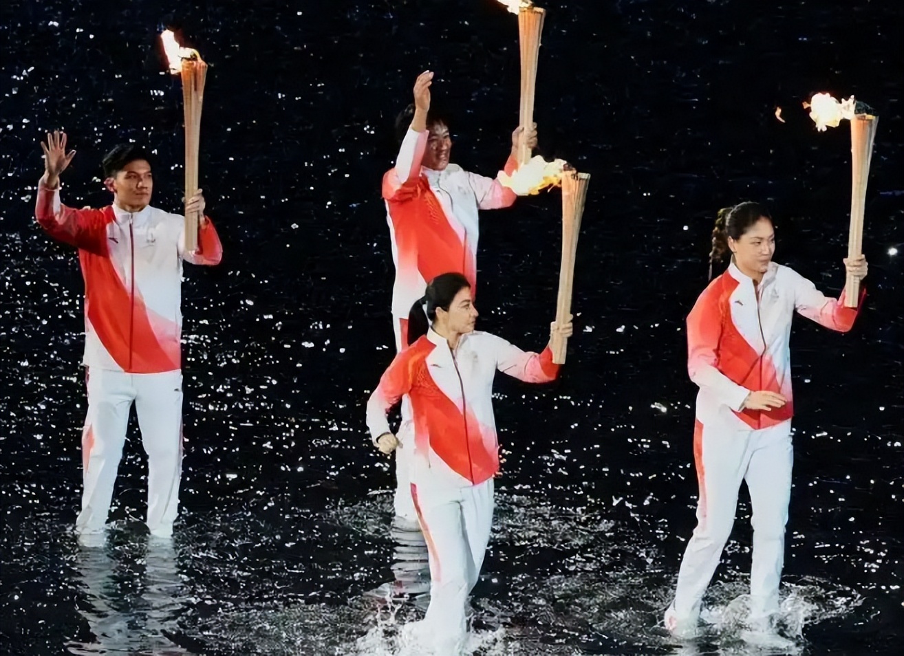 身家破兆也沒用!97歲前首富「虛弱坐輪椅」集團搖搖欲墜 至今無法退休「全因2個60歲兒子」...