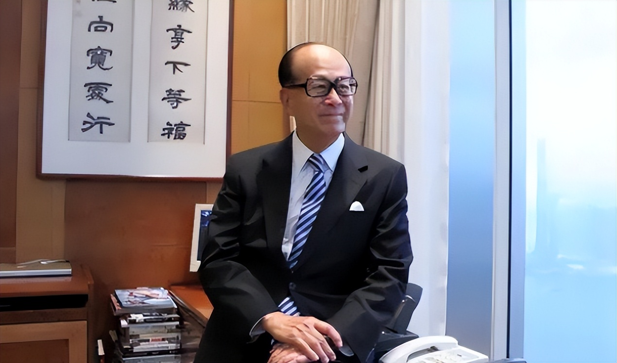 身家破兆也沒用!97歲前首富「虛弱坐輪椅」集團搖搖欲墜 至今無法退休「全因2個60歲兒子」...