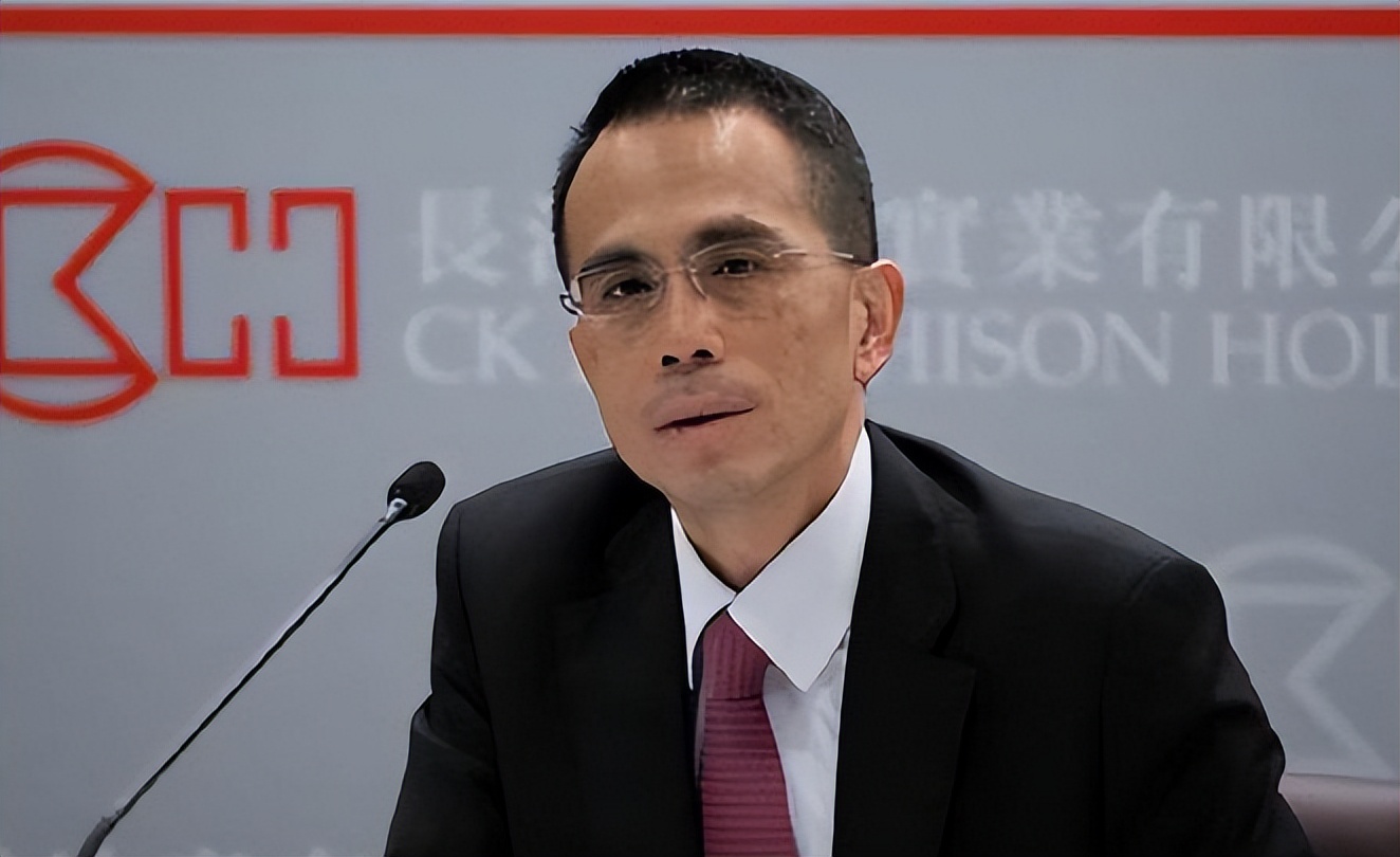 身家破兆也沒用!97歲前首富「虛弱坐輪椅」集團搖搖欲墜 至今無法退休「全因2個60歲兒子」...