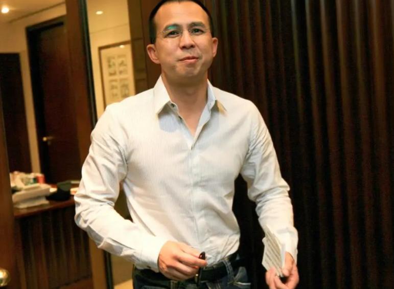 身家破兆也沒用!97歲前首富「虛弱坐輪椅」集團搖搖欲墜 至今無法退休「全因2個60歲兒子」...