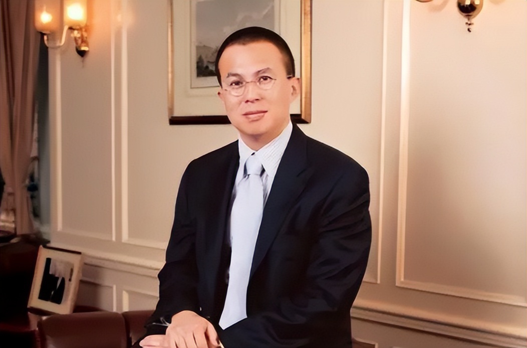 身家破兆也沒用!97歲前首富「虛弱坐輪椅」集團搖搖欲墜 至今無法退休「全因2個60歲兒子」...