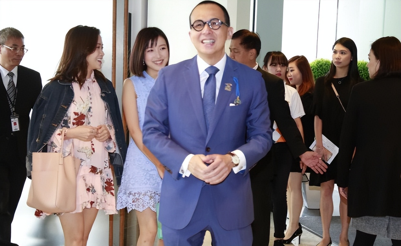 身家破兆也沒用!97歲前首富「虛弱坐輪椅」集團搖搖欲墜 至今無法退休「全因2個60歲兒子」...