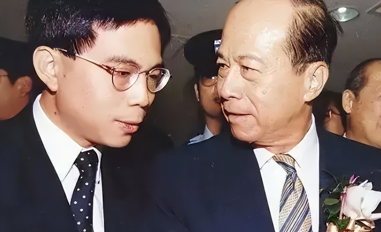 身家破兆也沒用!97歲前首富「虛弱坐輪椅」集團搖搖欲墜 至今無法退休「全因2個60歲兒子」...