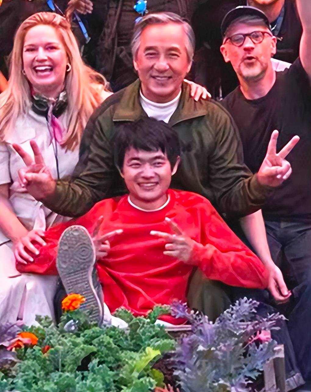 去年還精神抖擻!71歲大咖影帝「被捕捉斷崖式衰老」 對比2年前「頭髮稀疏全白」原因引網熱淚...