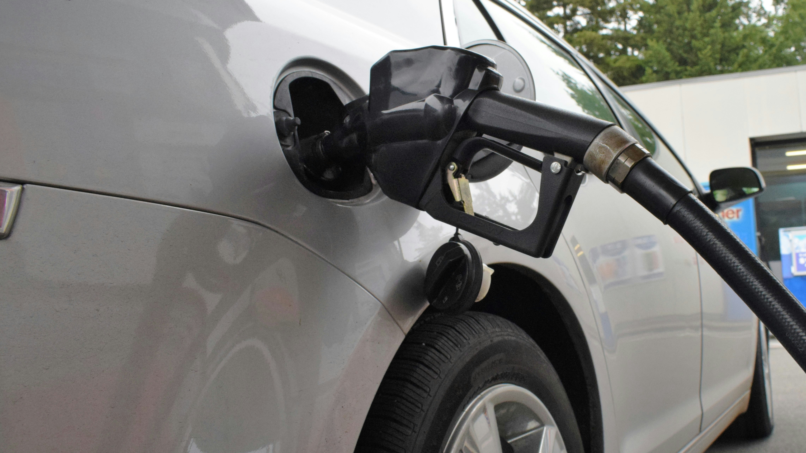 別再喊加滿！加油1動作恐吸「一級致癌物」罹血癌　專家示警：「改講這4字」