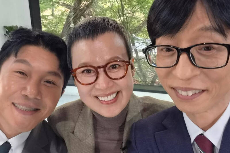 低調抗癌10個月!58歲喜劇界教母「無預警停工」 苦熬12次化療「公開光頭照」認:已轉移至淋巴