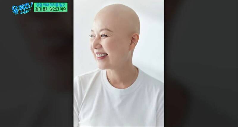 低調抗癌10個月!58歲喜劇界教母「無預警停工」 苦熬12次化療「公開光頭照」認:已轉移至淋巴