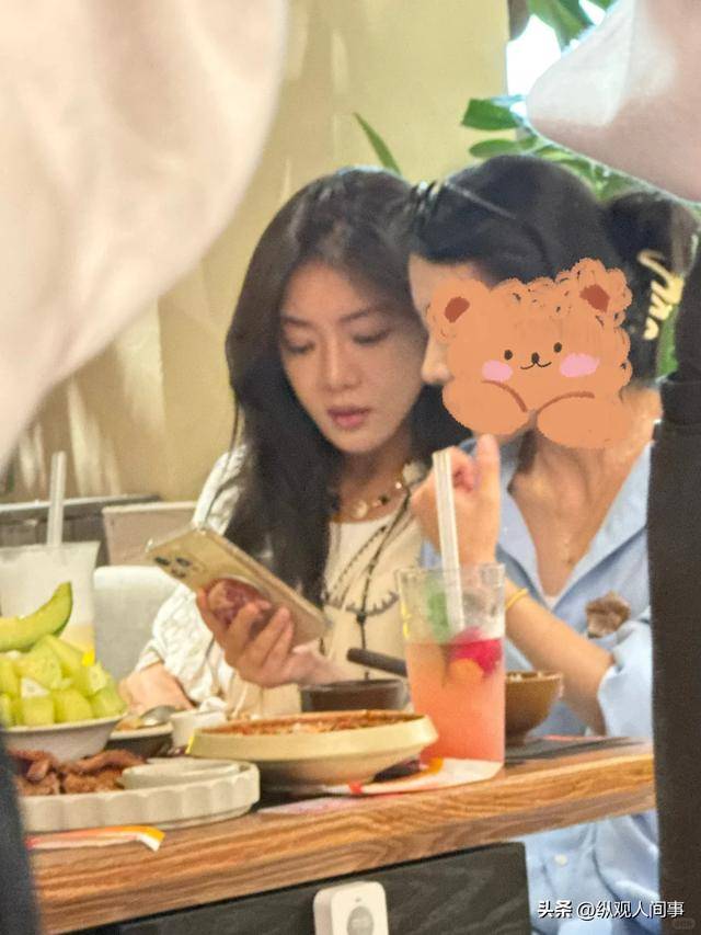 曾是甜美女神！知名女星「頂超尖下巴被偶遇」　暴瘦模樣看傻：「是不是整太多了？」 