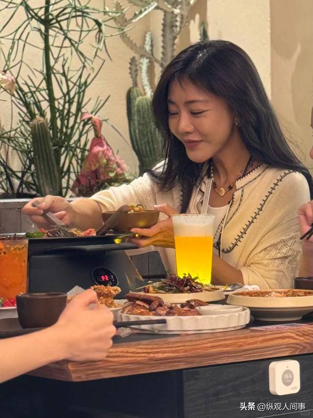 曾是甜美女神！知名女星「頂超尖下巴被偶遇」　暴瘦模樣看傻：「是不是整太多了？」 