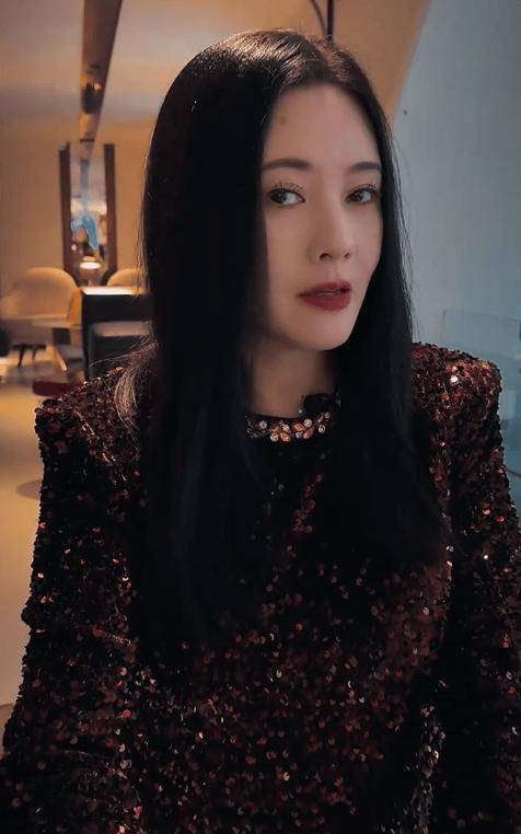 被封人間水蜜桃！59歲金馬影后「清純性感兼具」卻陷小三風波　多年後復出「變成冷豔御姐」網全認不出