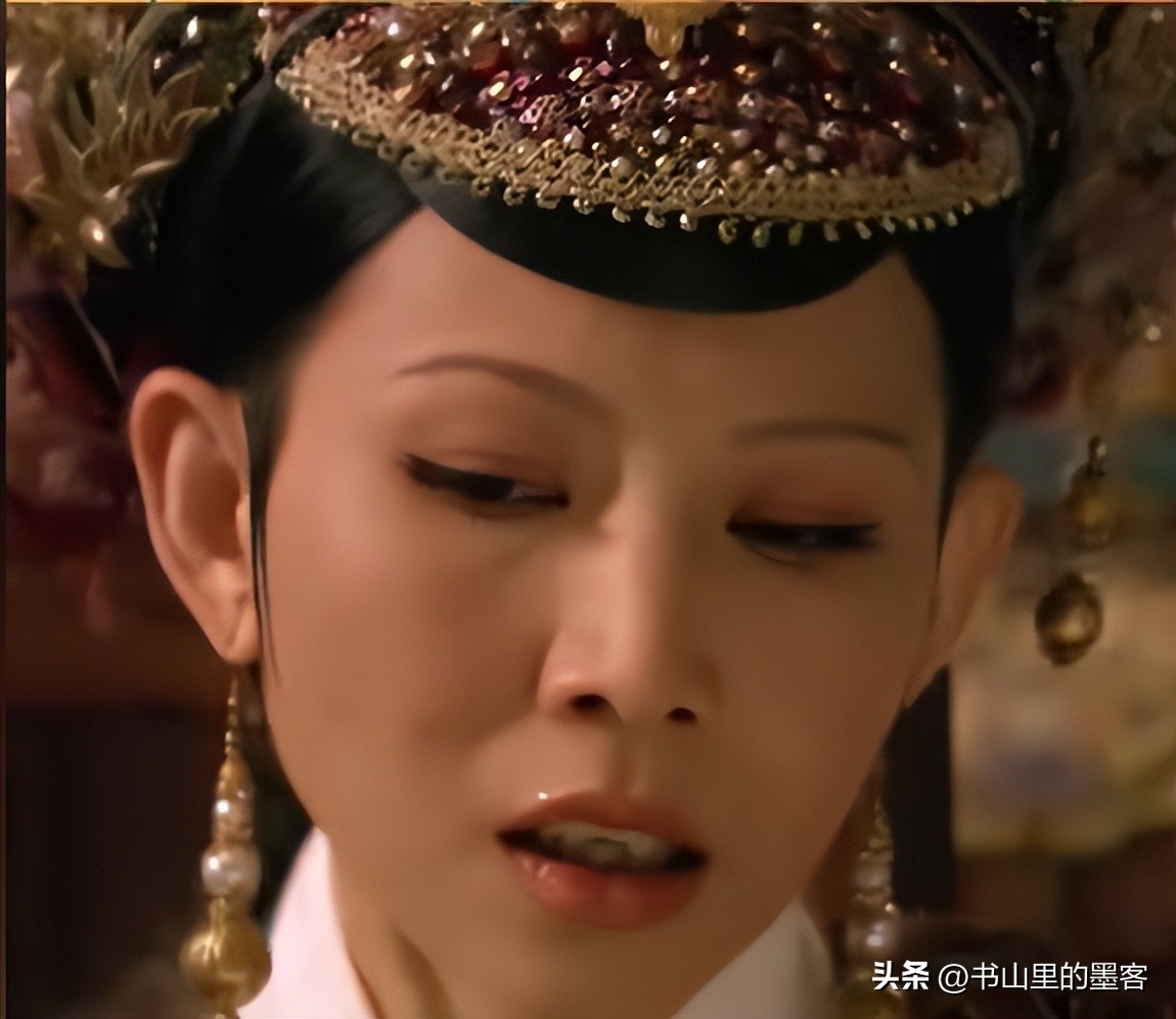 曾交往吳奇隆!52歲大咖影后「一頭紅髮現身街頭」 蘋果肌下垂「美貌徹底衰老」網全看呆