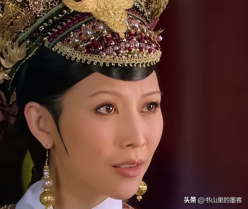 曾交往吳奇隆!52歲大咖影后「一頭紅髮現身街頭」 蘋果肌下垂「美貌徹底衰老」網全看呆