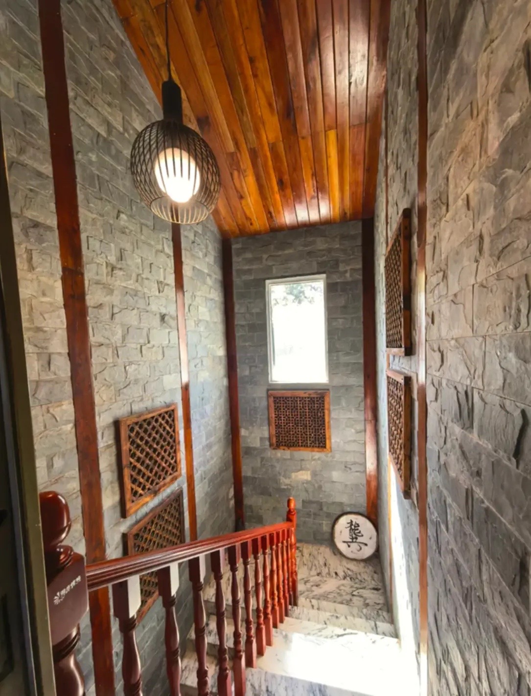 結束20年婚姻!50歲大咖歌后「獨自住在深山」養貓相伴 「親自下田種菜」氣色變超多:終於活成自己