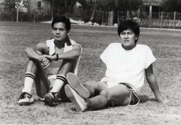 47歲才得女!老戲骨爆「沒戲拍路邊當廚師」 71歲消瘦髮白「直播吃牛屎」笑喊:沒辦法要生活