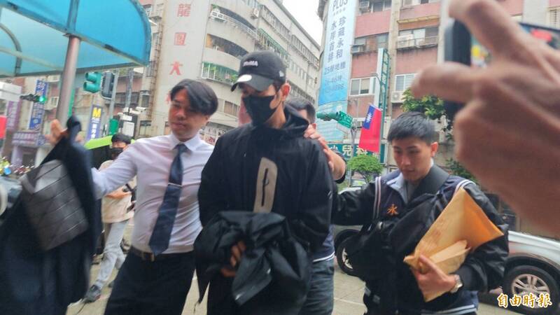 檢方震怒盼加強處罰!修杰楷閃兵爆「恐被求刑2年8個月」 賈靜雯心疼孩子「微博悄發聲」網看傻