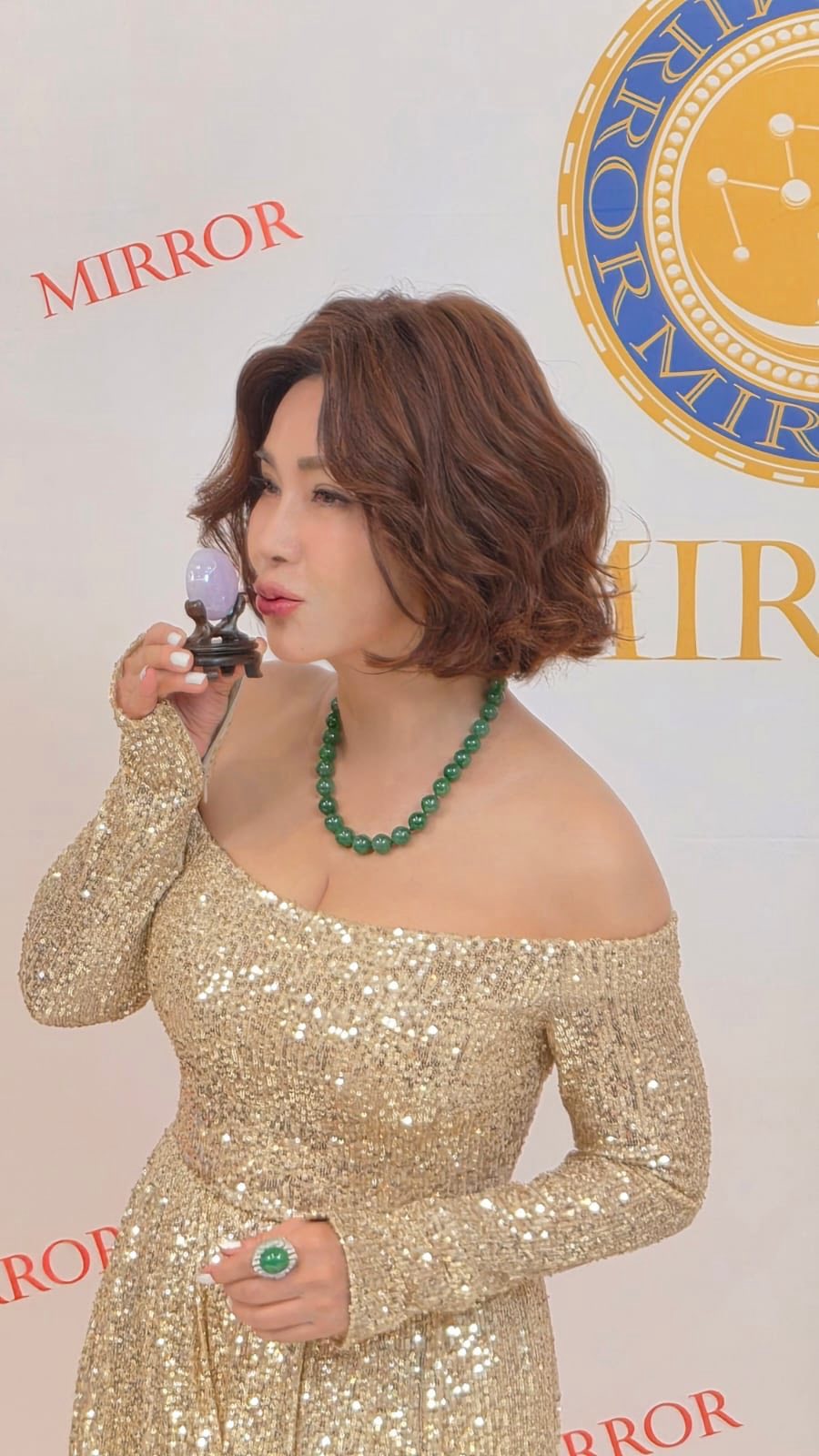 低胸性感亮相!陳美鳳「一部位爆改」年輕10歲 「一亮點卻遭嘲笑」粉絲心疼:都快70歲了