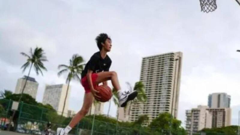 太有愛!演藝圈模範夫妻「歡慶長子14歲生日」 臉親到變形「俊俏神顏值」曝光:必須出道❤️