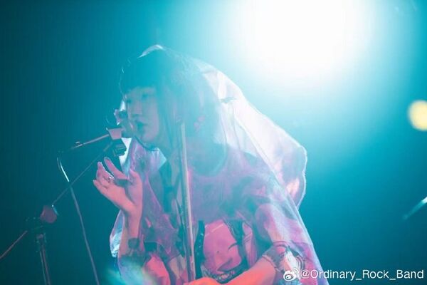 女歌手驚傳「肋骨遭壓斷」搶救10小時身亡!親友證實死訊