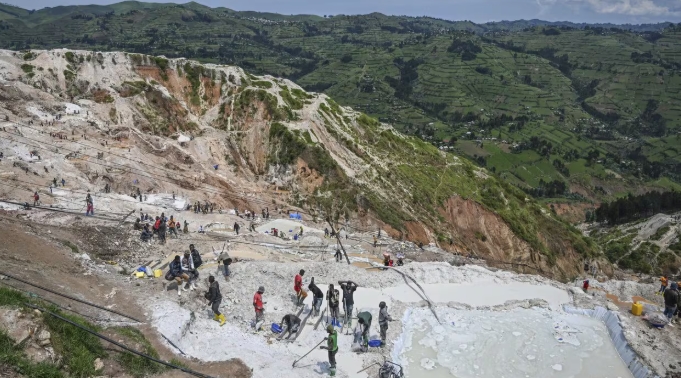 早就管制進出!驚傳橋梁崩塌「32人瞬間身亡」 恐怖畫面曝光「搜救死傷持續擴大」