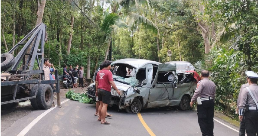 快訊/觀光景點傳重大車禍!巴士驚傳墜谷「死傷人數曝光」目擊者驚:成一團廢鐵