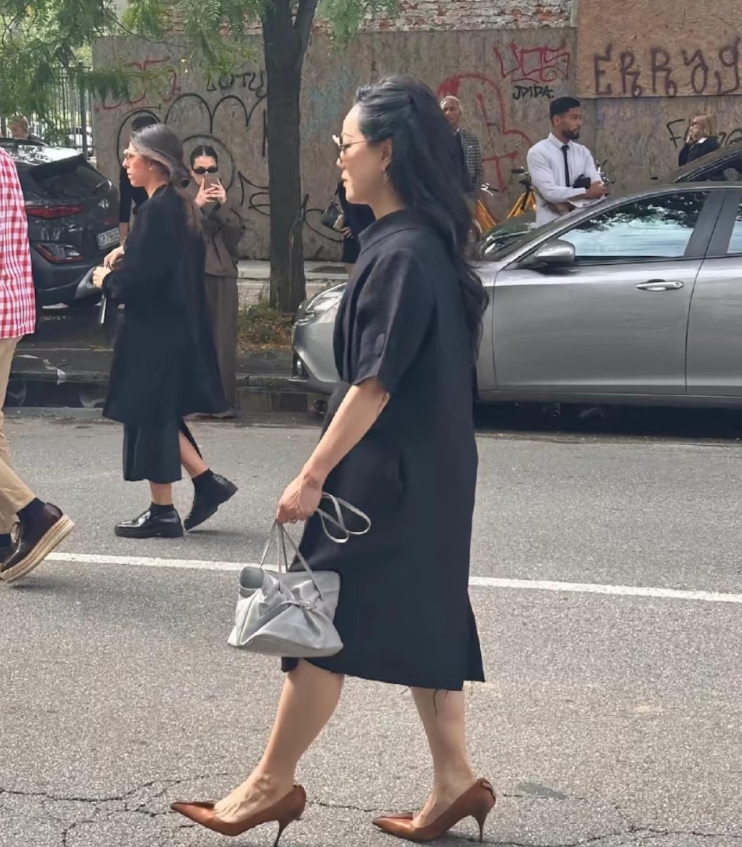 被封全國第一敗家女!62歲資深女星「離婚天王前夫26年」 凍齡體態網愣住「勝過一票同齡人」