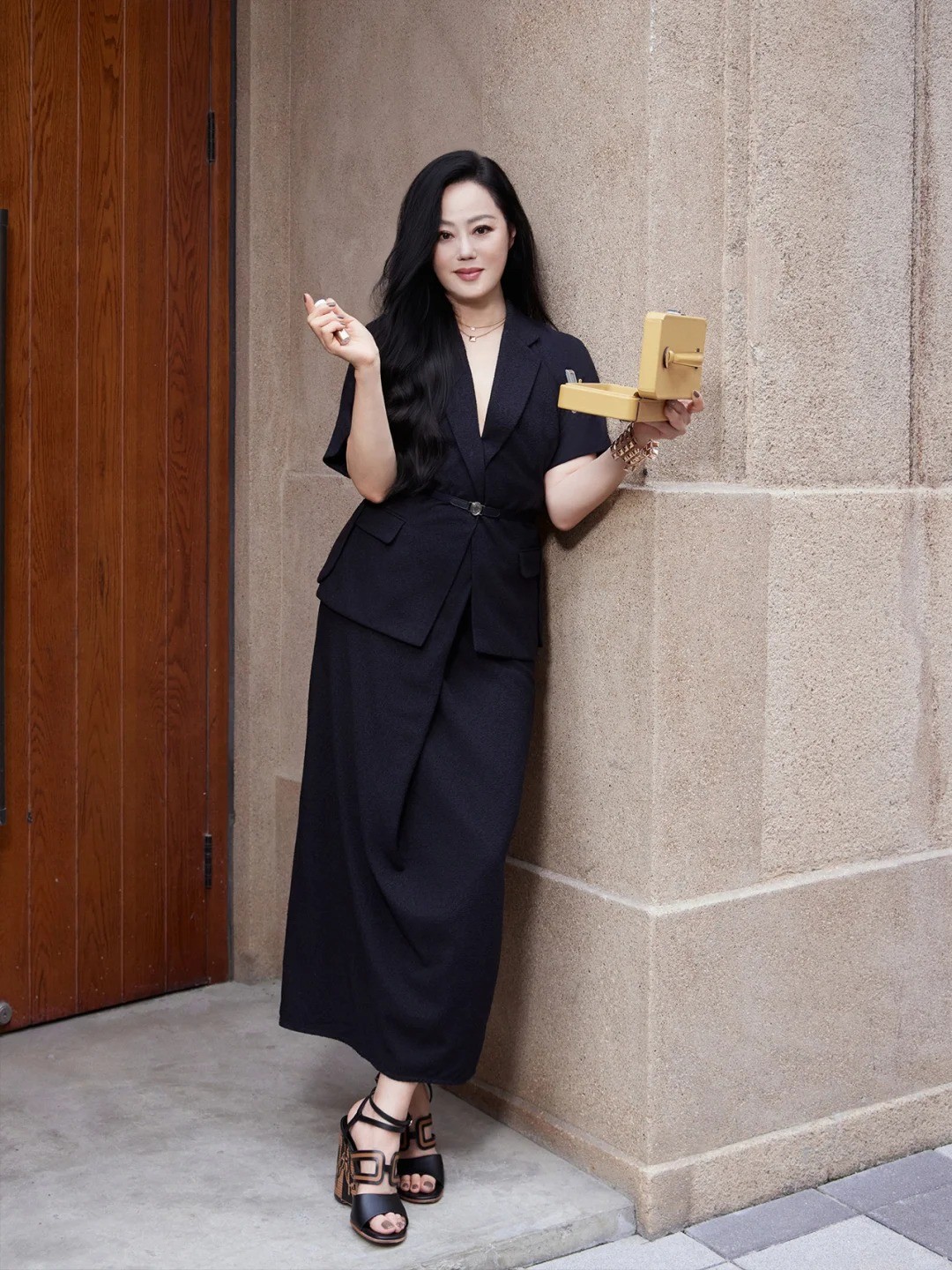 被封全國第一敗家女!62歲資深女星「離婚天王前夫26年」 凍齡體態網愣住「勝過一票同齡人」