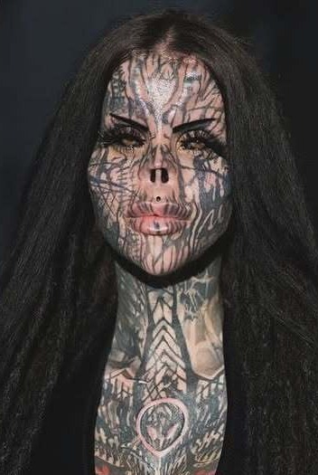全身都是刺青!她只花4年時間「將自己變成骷髏」 原本樣貌曝光「清純又可人」網震驚