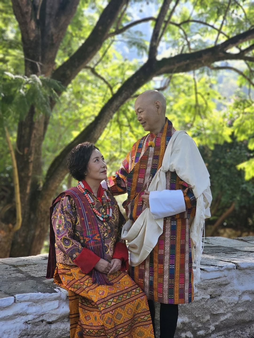 彌補長達16年的遺憾!演藝圈大咖夫妻「終於首度拍婚紗圓夢」 他「低頭一舉動」網全淚目