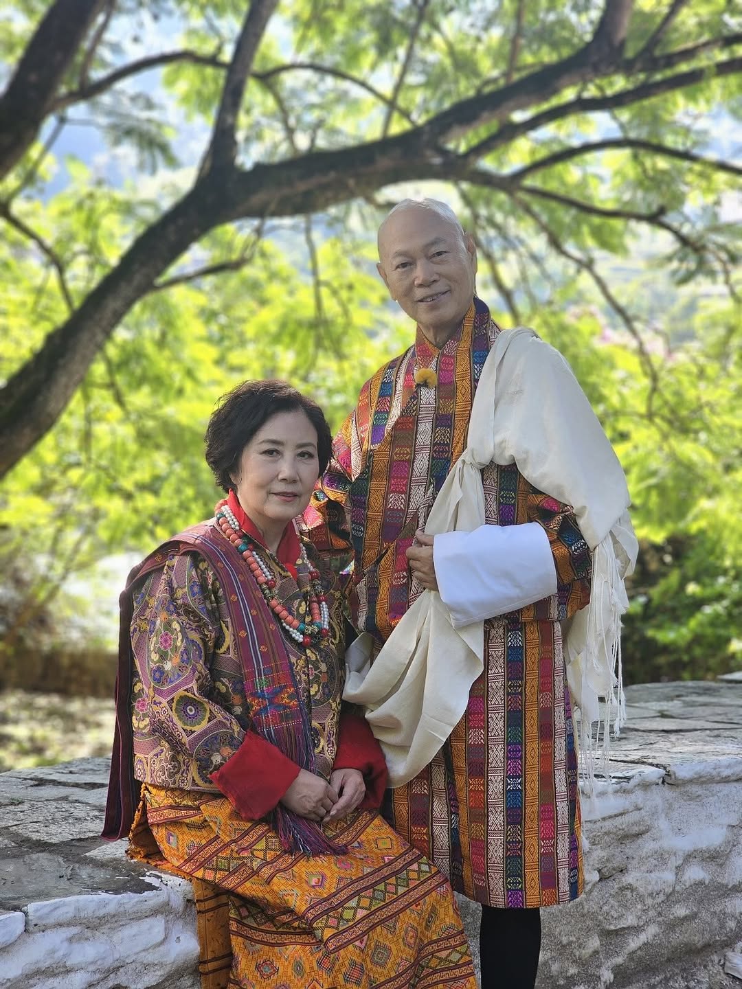 彌補長達16年的遺憾!演藝圈大咖夫妻「終於首度拍婚紗圓夢」 他「低頭一舉動」網全淚目